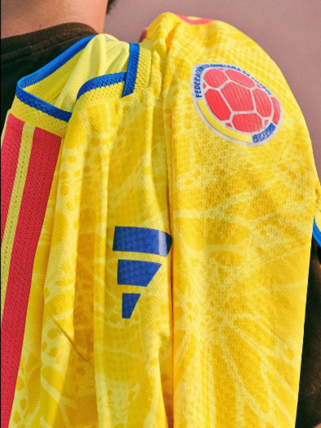 Camiseta Selección Colombia: ¡Vive el Fútbol - Mundial 2026 con Pasión! 🎁PROMOCION SORTEO WIN SPORT GRATIS POR 6 MESES🎁